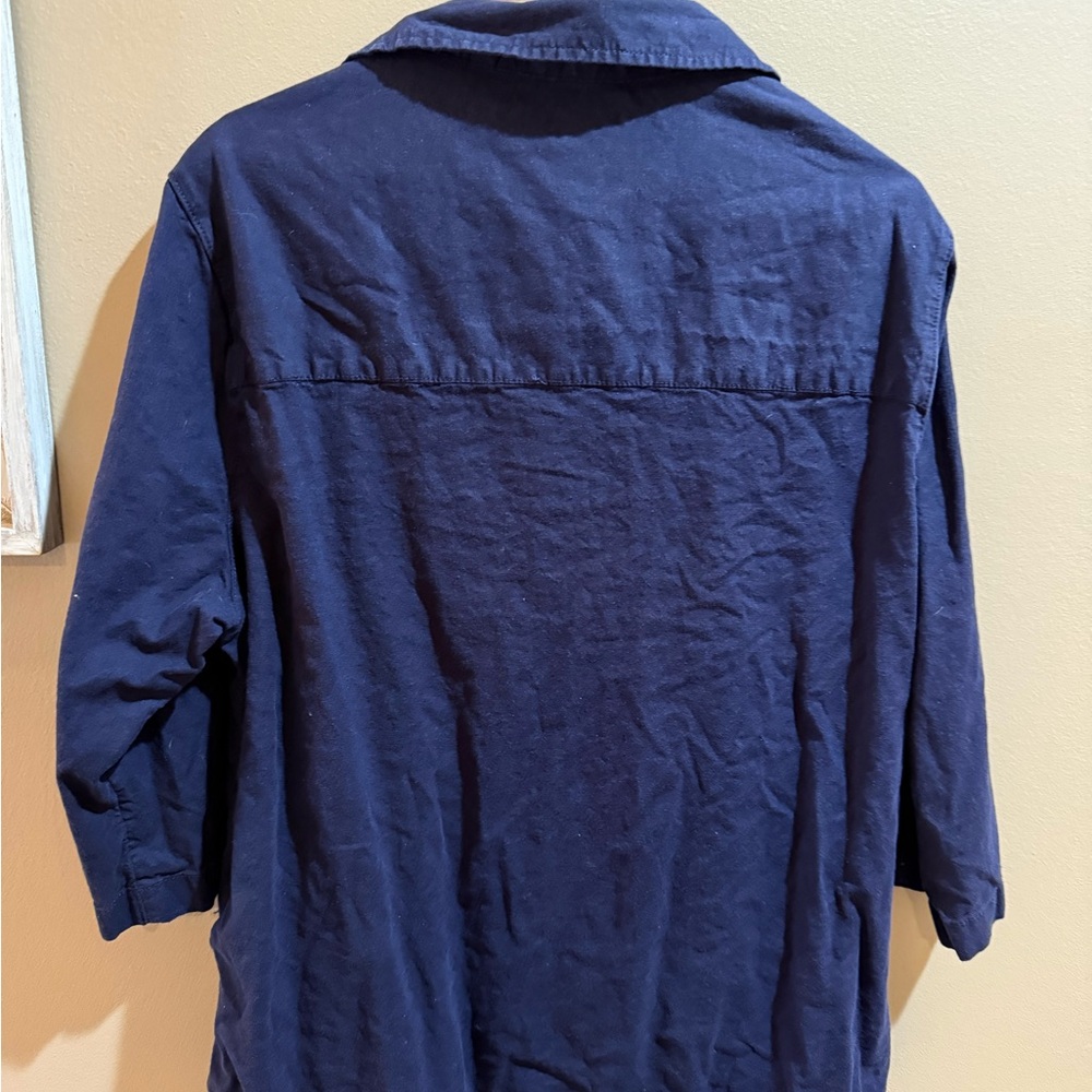 Tahari Linen Blend Navy Button Detail Top – Size 1X - Picture 3 of 4